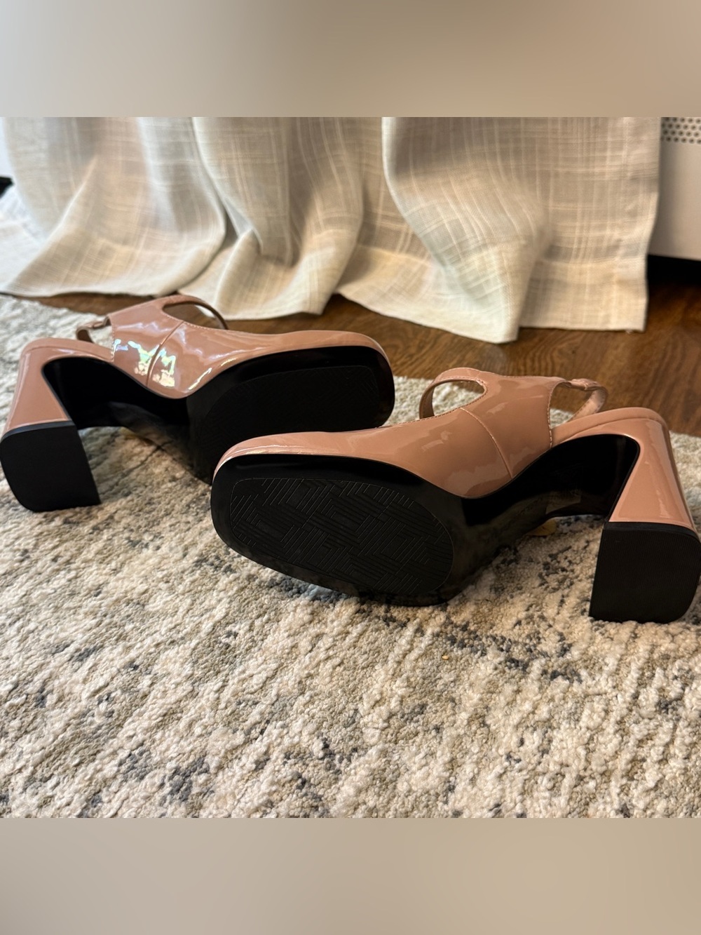 Brand new - Karl Lagerfeld Patent Mary Jane Pierra Heels, size 7 - Picture 4 of 5